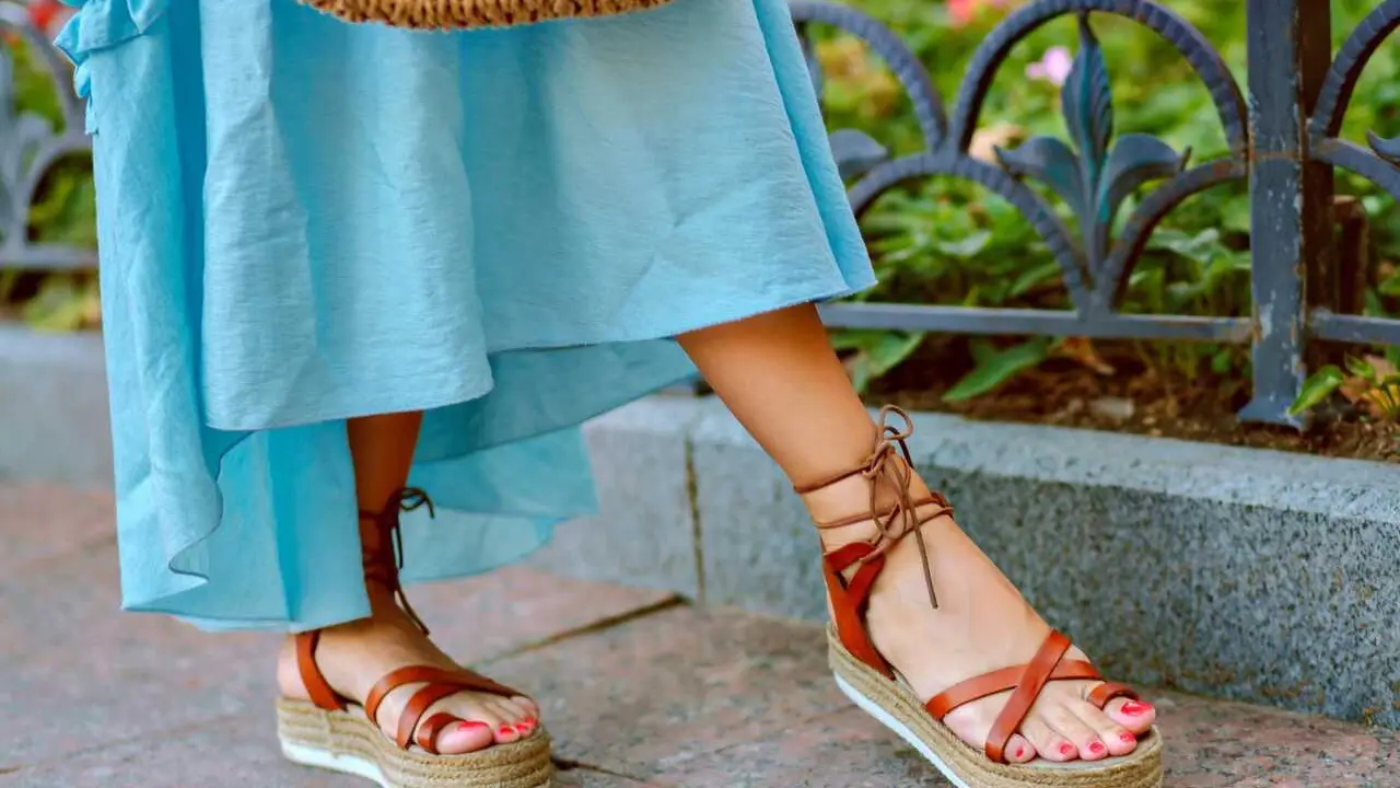 Uso de esmaltes en u&ntilde;as de los pies.