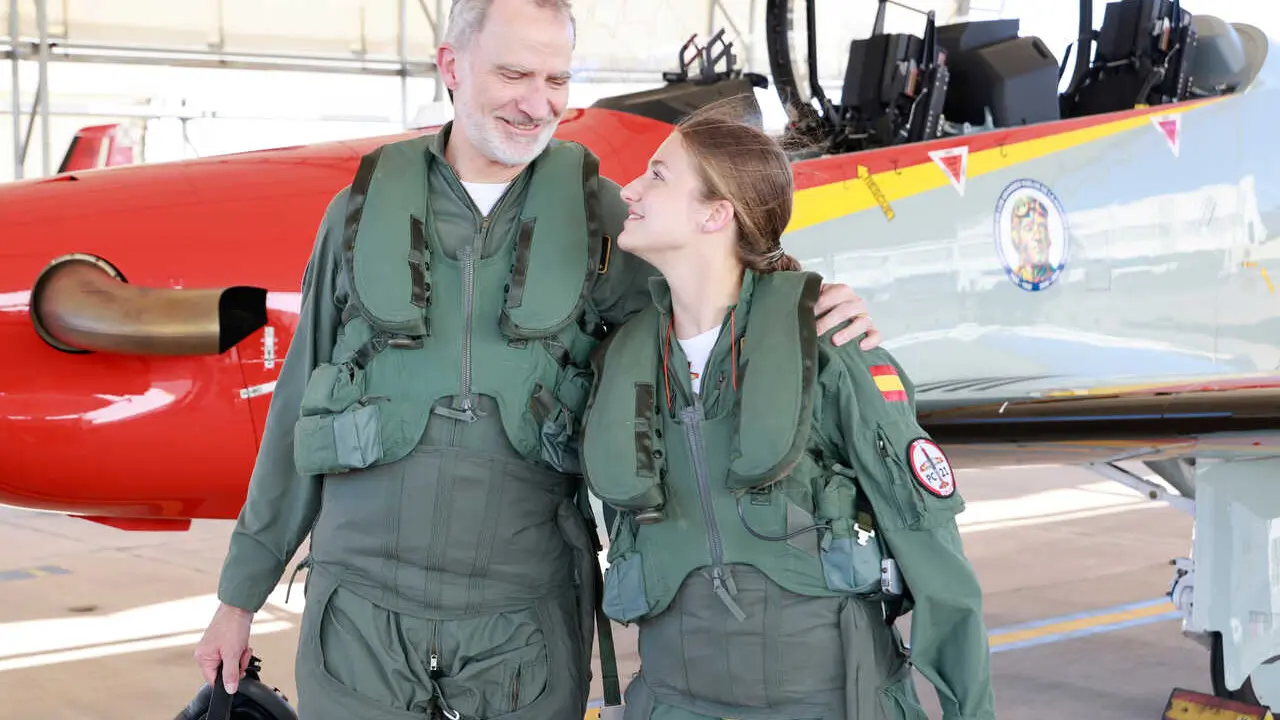 Felipe VI y la Princesa Leonor realizan un vuelo de instrucci&oacute;n en la Academia General del Aire (AGA), en San Javier, Murcia, en el marco de la instrucc&iacute;&oacute;n militar de la heredera a la corona.