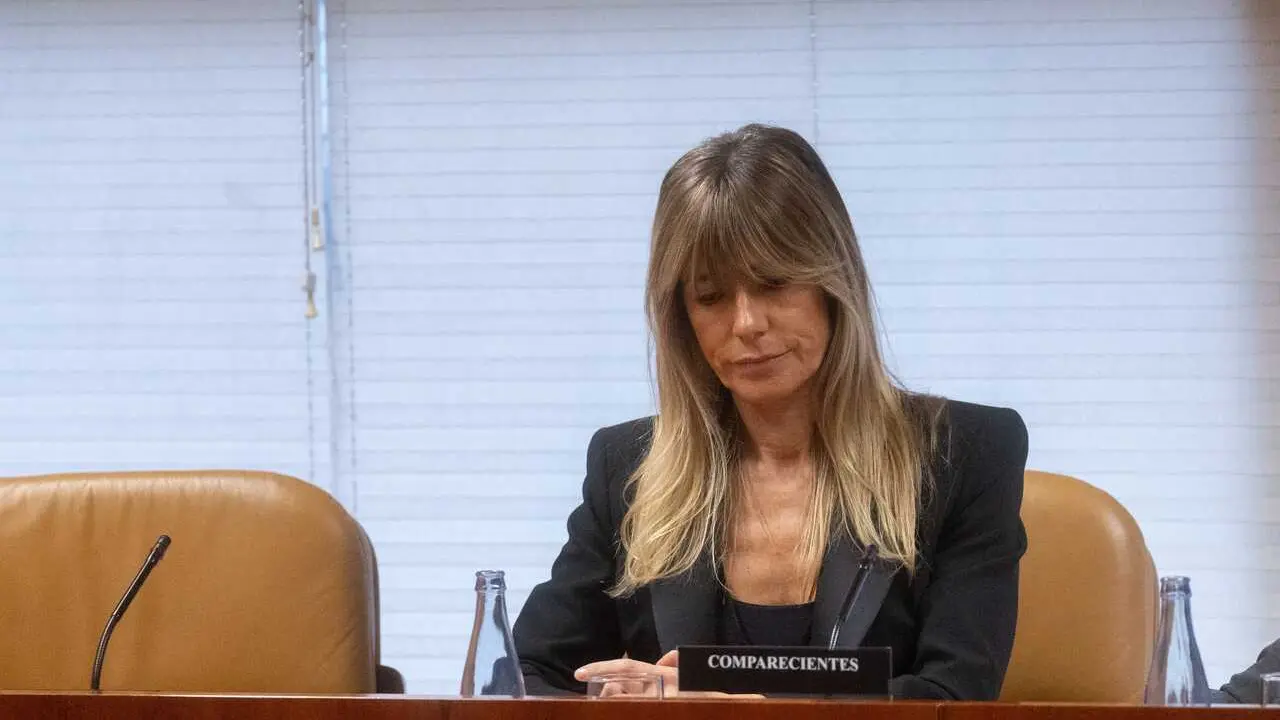 Archivo - La mujer del presidente del Gobierno, Bego&ntilde;a G&oacute;mez, durante la Comisi&oacute;n de Investigaci&oacute;n sobre programas de c&aacute;tedras y postgrados de la Universidad Complutense de Madrid y empresas financiadoras, en la Asamblea de Madrid.