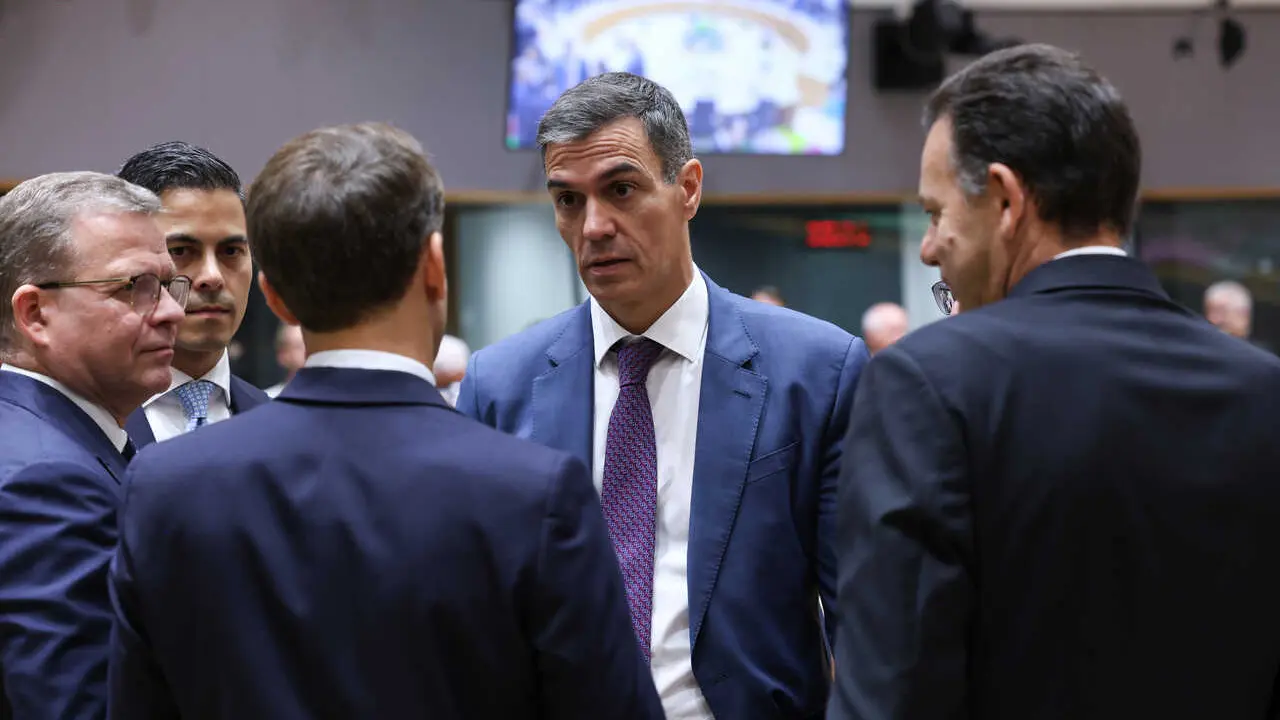 El presidente del Gobierno, Pedro S&aacute;nchez, junto a otros l&iacute;deres europeos durante el Consejo Europeo que se celebra este viernes en Bruselas