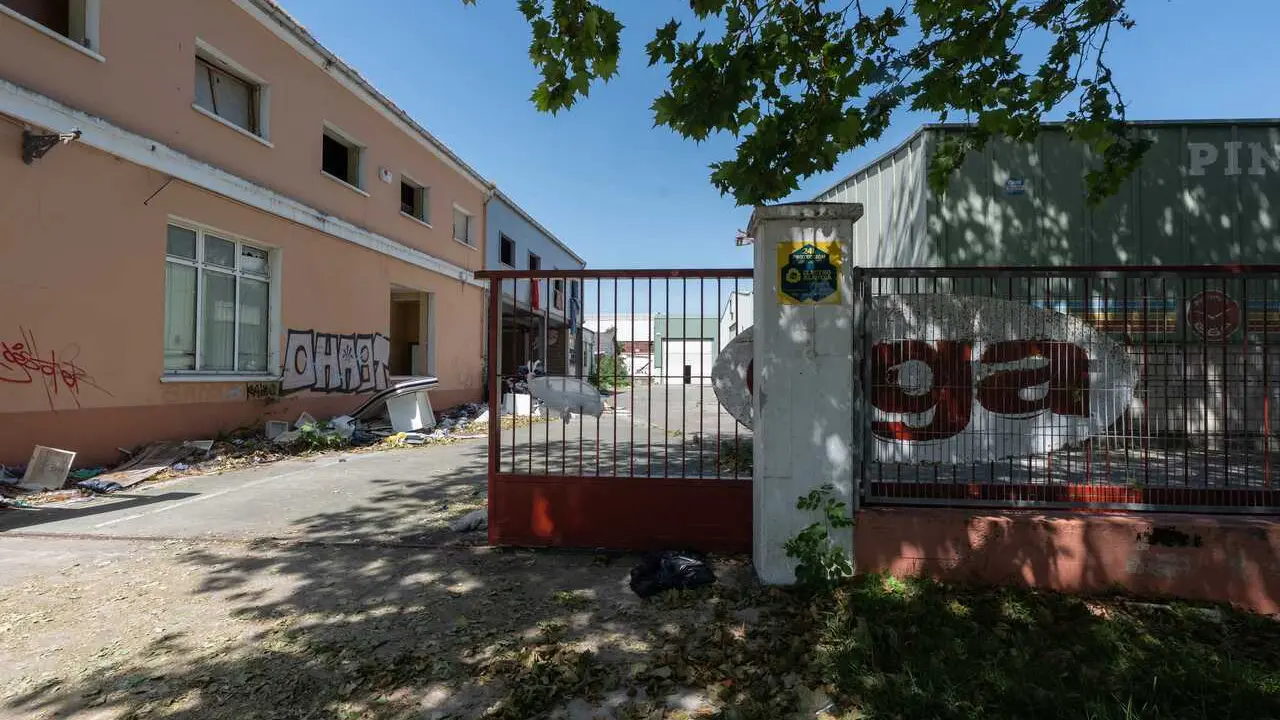 Exteriores de la f&aacute;brica EGA