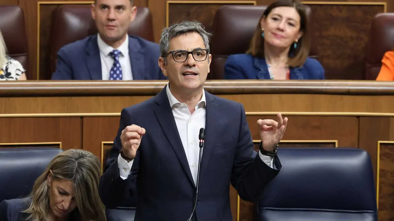 El ministro de la Presidencia, Justicia y Relaciones con las Cortes, F&eacute;lix Bola&ntilde;os, interviene durante una sesi&oacute;n de control al Gobierno, en el Congreso de los Diputados, a 17 de junio de 2026, en Madrid (Espa&ntilde;a). 