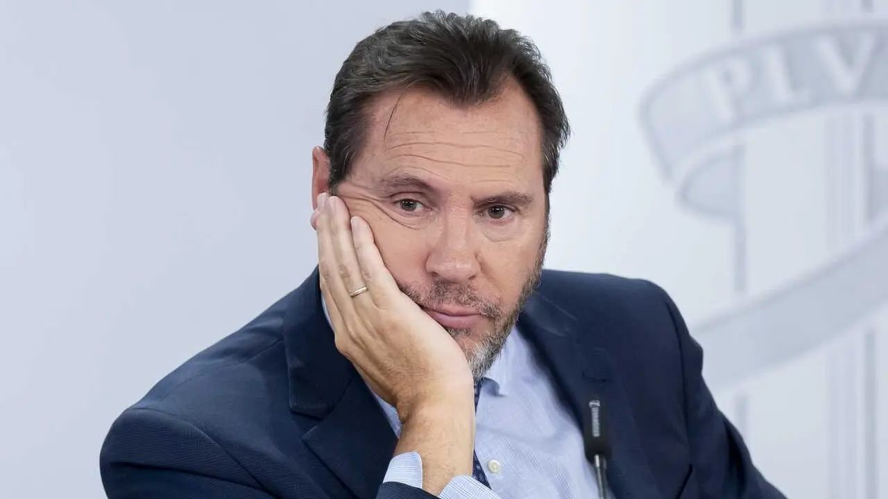 El ministro de Transportes y Movilidad Sostenible, &Oacute;scar Puente, durante la rueda de prensa posterior al Consejo de Ministros, en el Palacio de la Moncloa, a 9 de junio de 2026, en Madrid (Espa&ntilde;a). 