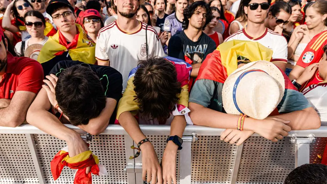 Varias personas durante el primer partido disputado por la selecci&oacute;n espa&ntilde;ola en la Copa Mundial de la FIFA 2026, a 15 de junio de 2026, en Madrid (Espa&ntilde;a). Foto de archivo