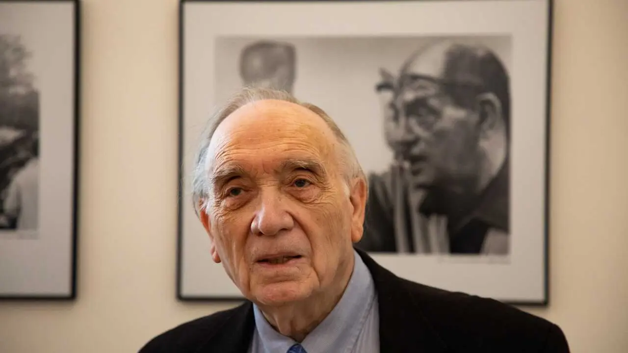 Archivo - El presidente de la Academia de Cine, Fernando M&eacute;ndez-Leite, durante la inauguraci&oacute;n de la exposici&oacute;n &lsquo;Bu&ntilde;uel, tras las c&aacute;maras&rsquo; en la Academia de Cine, a 20 de febrero de 2025, en Madrid (Espa&ntilde;a). 