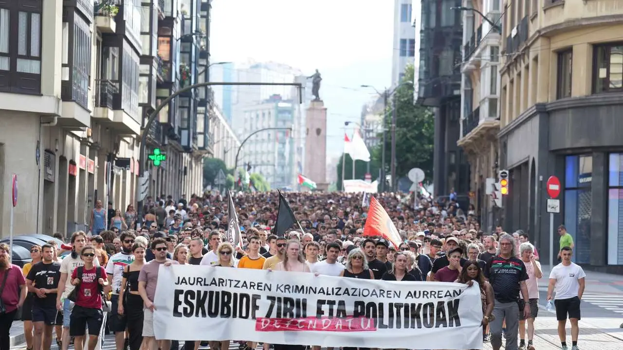Manifestaci&oacute;n contra la 'campa&ntilde;a de criminalizaci&oacute;n' del Gobierno vasco