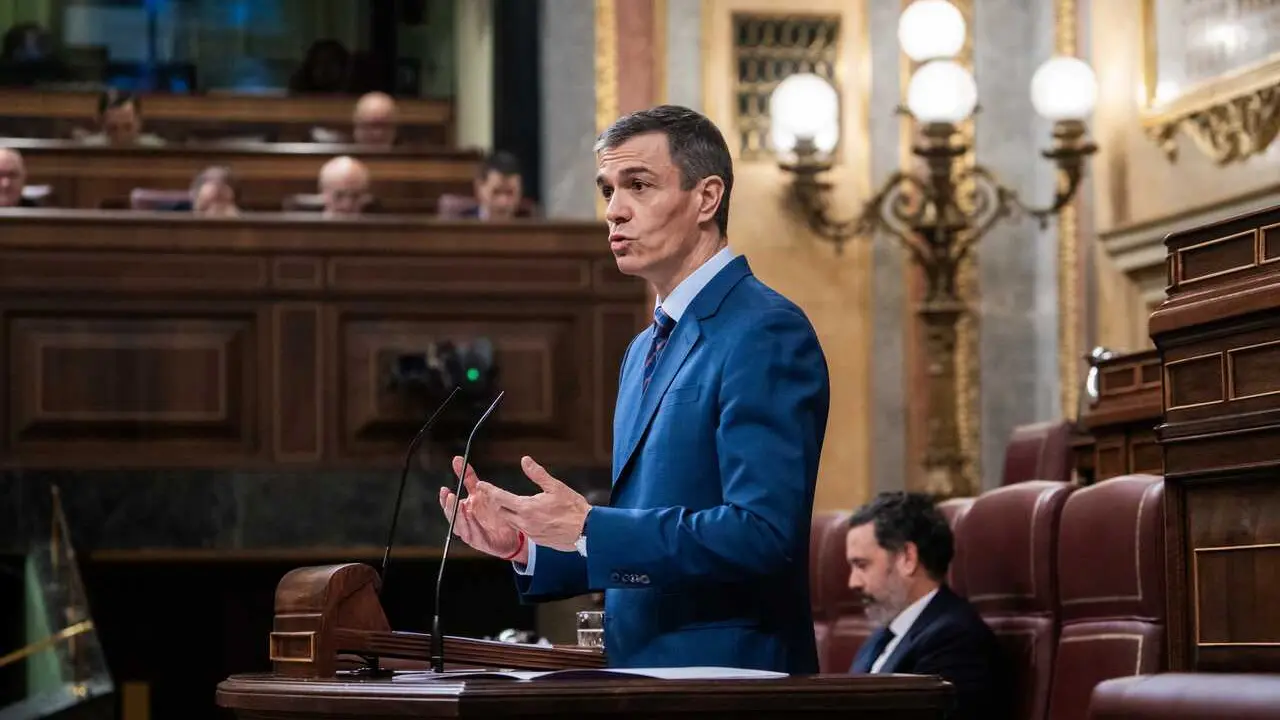 Archivo - El presidente del Gobierno, Pedro S&aacute;nchez, interviene durante una sesi&oacute;n de control al Gobierno, en el Congreso, a 25 de marzo de 2026, en Madrid (Espa&ntilde;a). S&aacute;nchez y Feij&oacute;o se miden este mi&eacute;rcoles en el Pleno del Congreso en plena escalada por l