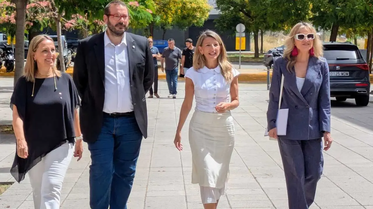 La consellera de Igualdad y Feminismo de la Generalitat, Eva Menor; el alcalde de Matar&oacute;, David Bote; la vicepresidenta segunda del Gobierno y ministra de Trabajo y Econom&iacute;a Social, Yolanda D&iacute;az y la secretaria de Estado de Econom&iacute;a Social, Amparo Merino