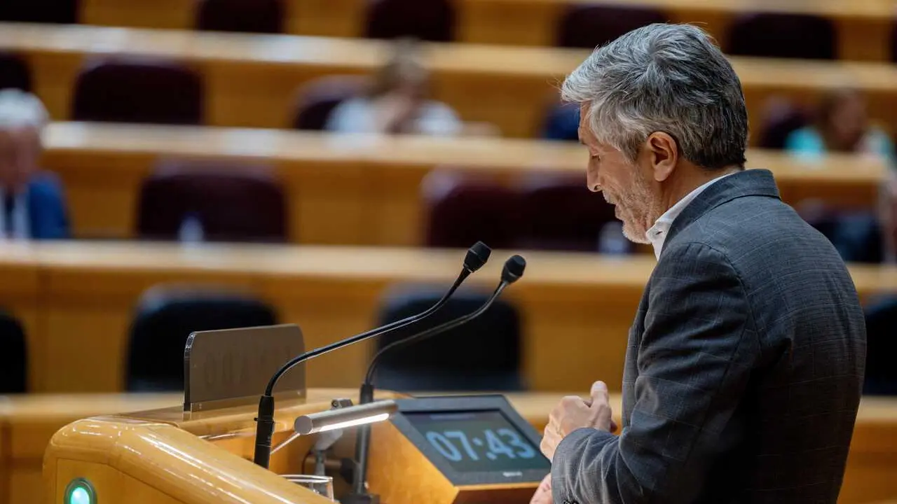 El ministro del Interior, Fernando Grande-Marlaska, interviene durante una sesi&oacute;n plenaria en el Senado, a 26 de mayo de 2026, en Madrid (Espa&ntilde;a). 