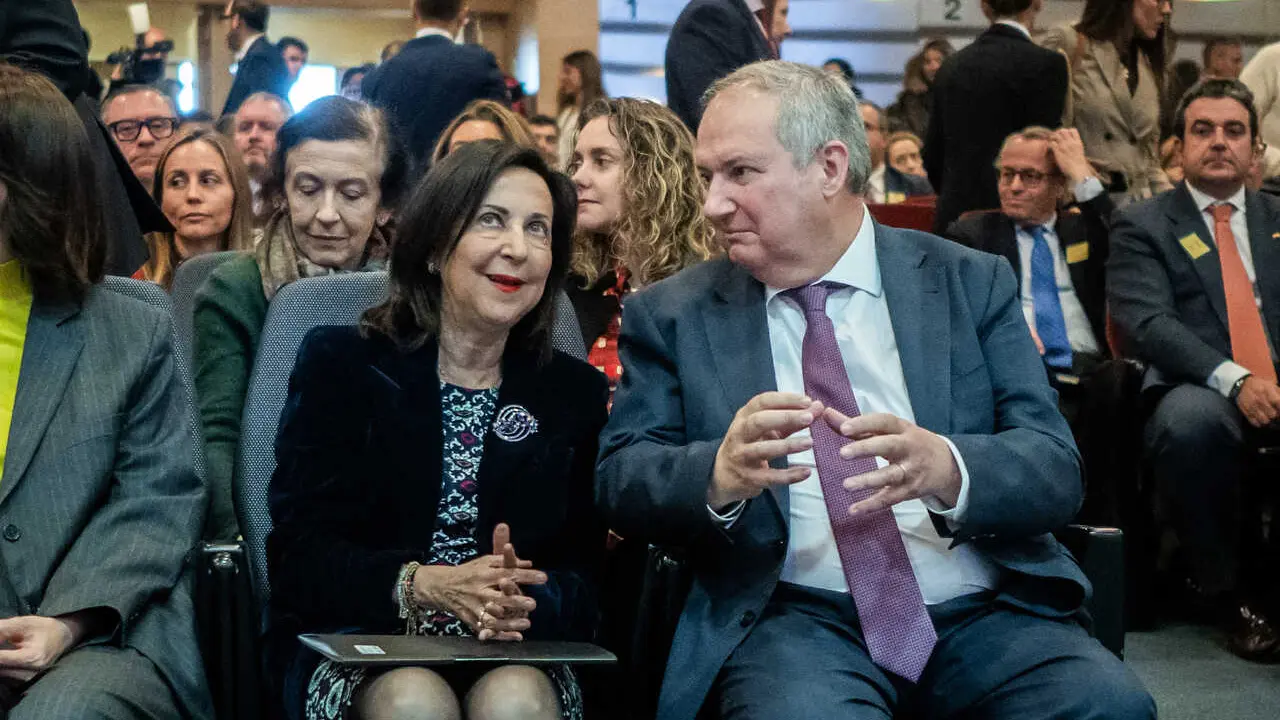 Archivo - El ministro de Industria y Turismo, Jordi Hereu, y la ministra de Defensa, Margarita Robles, durante la presentaci&oacute;n del programa IN+DEF, de apoyo a la industria de defensa, a 30 de marzo de 2026, en Madrid (Espa&ntilde;a).