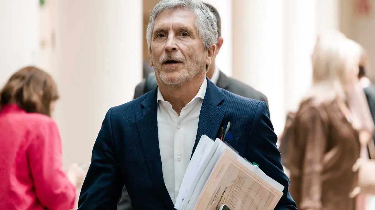 El ministro del Interior, Fernando Grande-Marlaska, a su llegada a una sesi&oacute;n de control al Gobierno, en el Senado, a 23 de junio de 2026, en Madrid (Espa&ntilde;a). La C&aacute;mara Alta acoge una intensa sesi&oacute;n de control al Gobierno marcada por las exigencias de los
