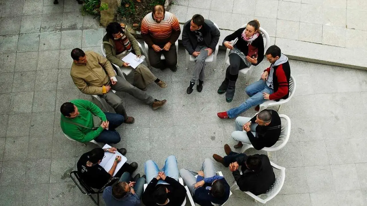 Archivo - Imagen de recurso de una terapia de grupo en Proyecto Hombre.