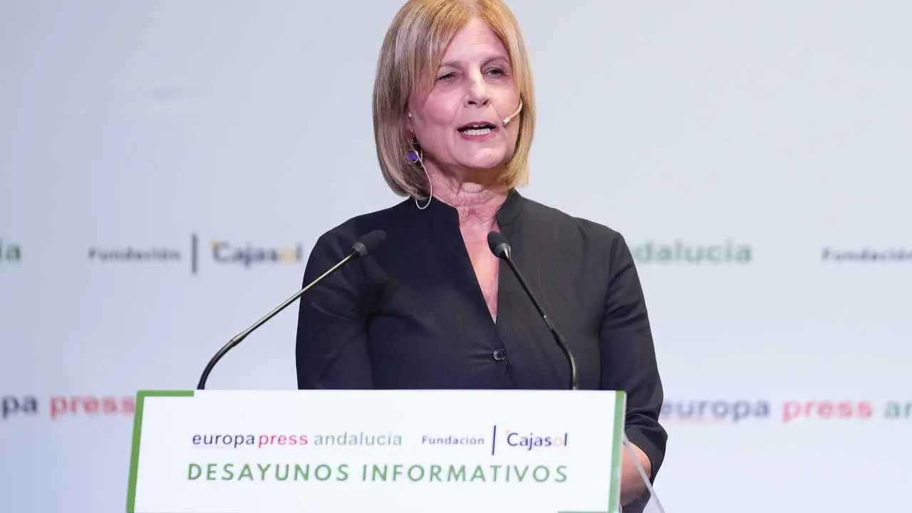 Archivo - La alcaldesa y presidenta de la Federaci&oacute;n Espa&ntilde;ola de Municipios y Provincias (FEMP), Mar&iacute;a Jos&eacute; Garc&iacute;a-Pelayo, durante su intervenci&oacute;n en el encuentro informativo de Europa Press Andaluc&iacute;a. A 11 de octubre de 2024, en Jerez, C&aacute;diz (Andaluc&iacute;a, 