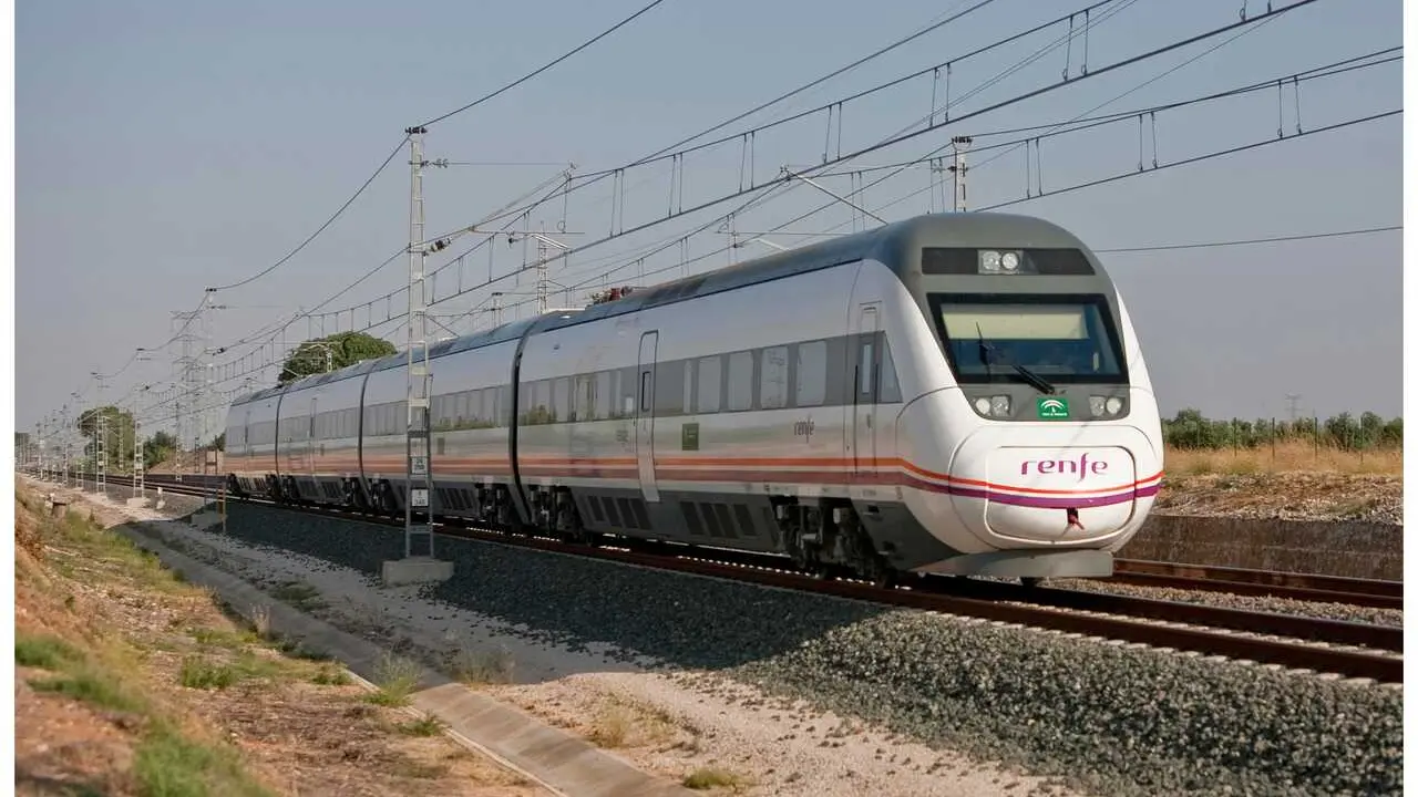 Archivo - Tren entre Madrid y Huelva. 