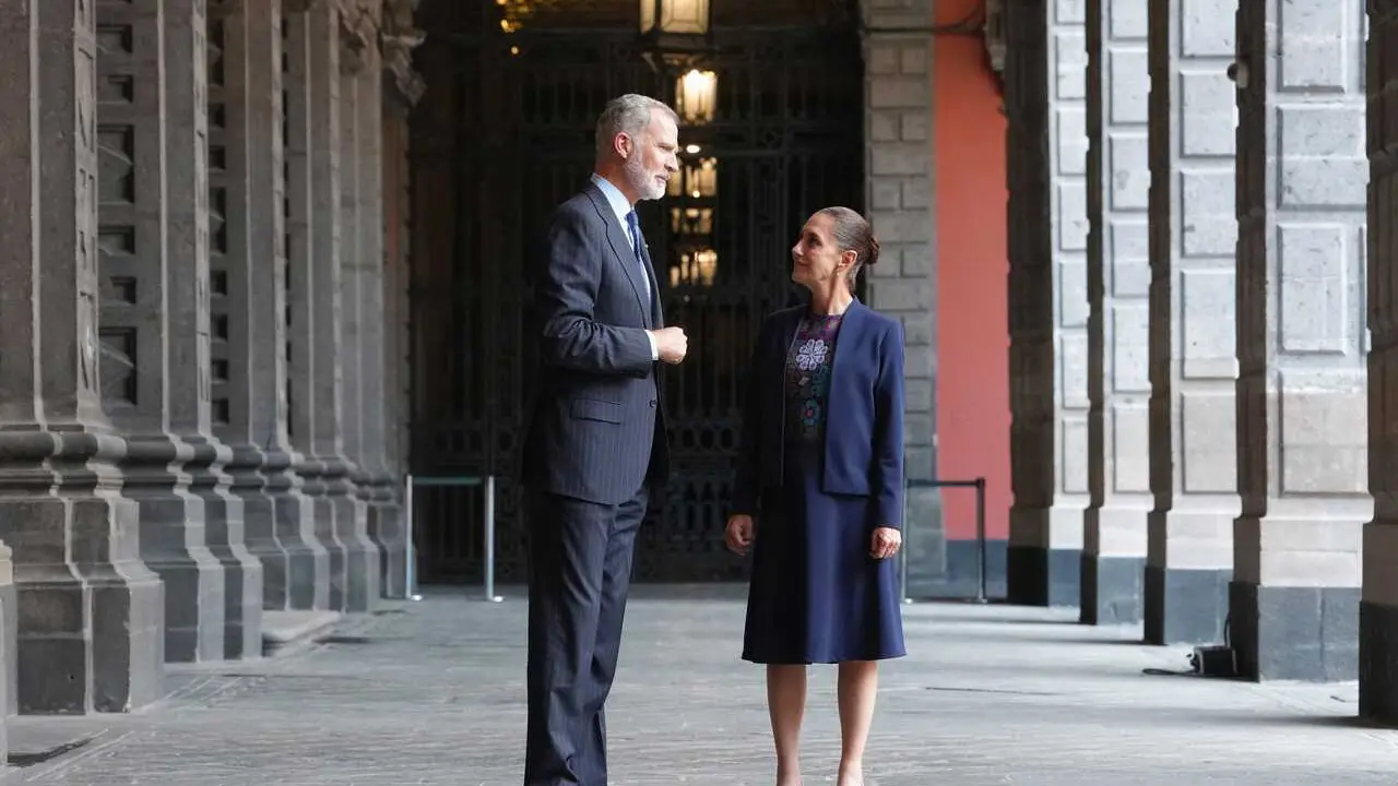 El Rey de Espa&ntilde;a, Felipe VI, con la presidenta de M&eacute;xico, Claudia Sheinbaum