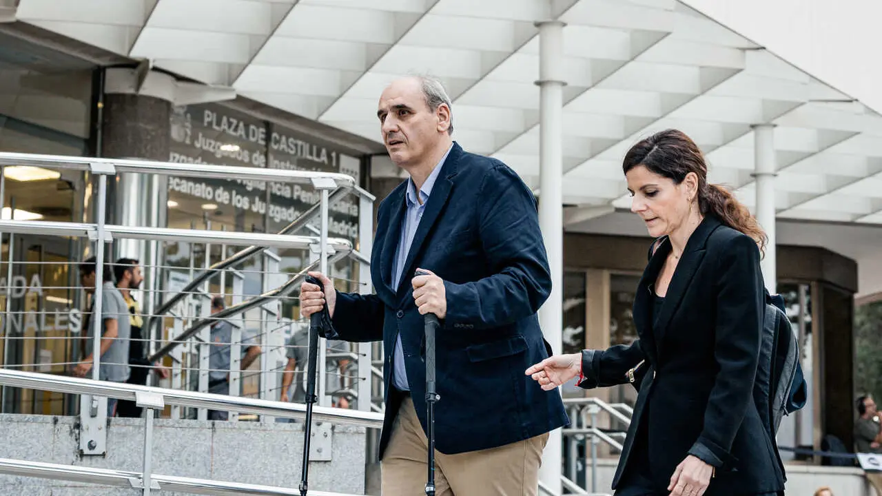 El empresario Juan Carlos Barrab&eacute;s, a su salida de los juzgados de Plaza de Castilla, a 15 de junio de 2026, en Madrid (Espa&ntilde;a).