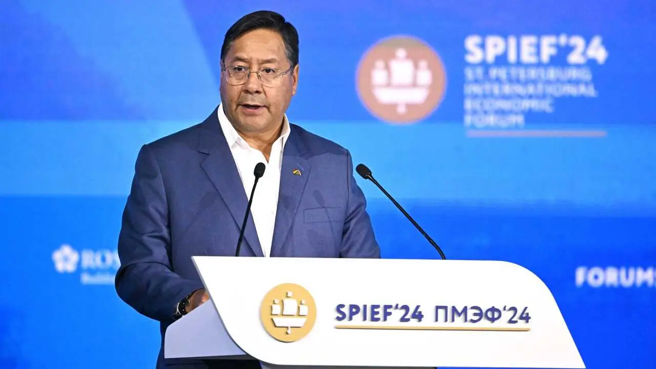 Archivo - HANDOUT - 07 June 2024, Russia, St. Petersburg: Bolivia's President Luis Arce delivers a speech at the St. Petersburg International Economic Forum in St. Petersburg. Photo: -/Kremlin/dpa - ATTENTION: editorial use only and only if the credit men