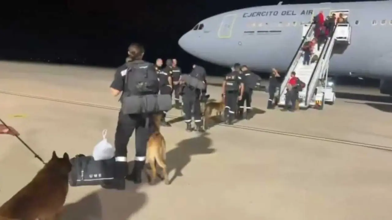 Despega el avi&oacute;n de Defensa con efectivos de la UME en direcci&oacute;n a Venezuela para apoyar en las labores de rescate