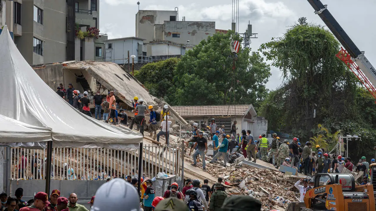 June 25, 2026, Caracas, Miranda, Venezuela: Rescue workers search through the rubble looking for survivors after an earthquake. Two powerful earthquakes measuring 7.2 and 7.5 struck Venezuela on the evening of 24 June, causing at least 500 casualties and over 600 injuries, dozens of buildings destroyed. (Credit Image: � Jimmy Villalta/ZUMA Press Wire)