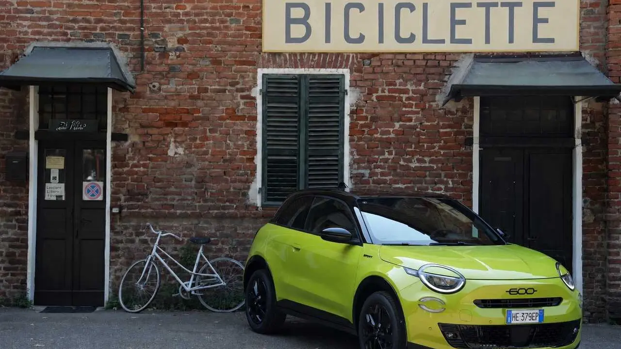 La versi&oacute;n Sport del nuevo Fiat 600 de gasolina