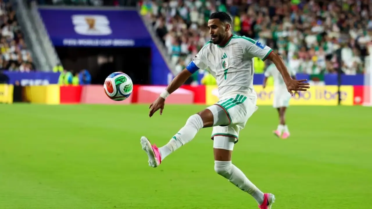 Riyad Mahrez en el Argelia-Austria