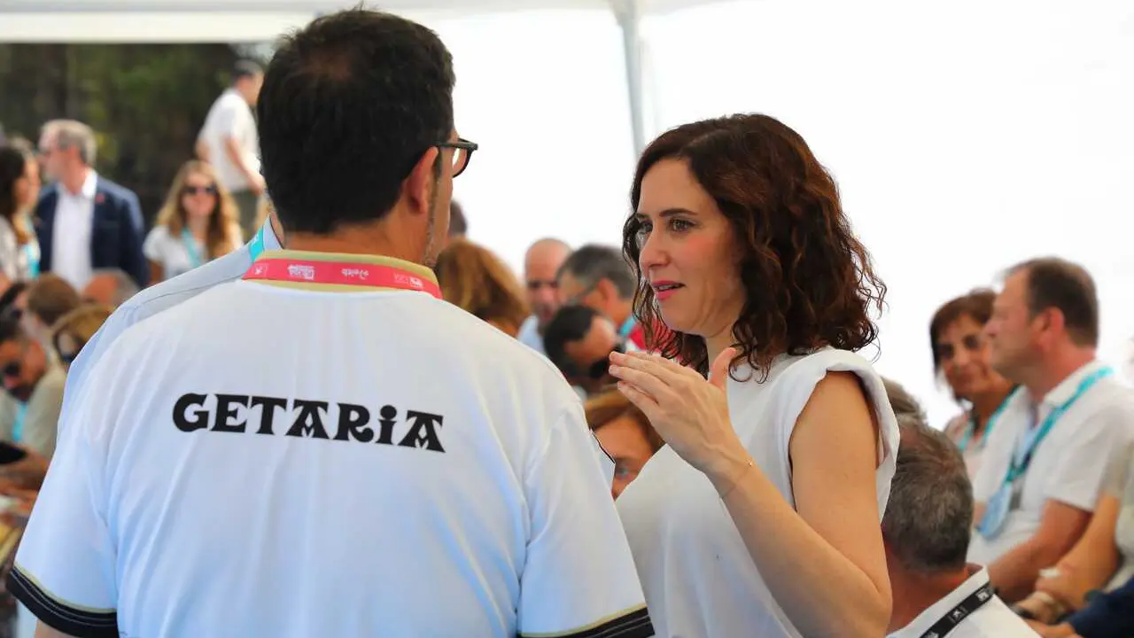 La presidenta de la Comunidad de Madrid, Isabel D&iacute;az Ayuso, asiste a la jornada inaugural de las Ligas Eusko Label y Euskotren de Traineras 2026, en el embalse de Riosequillo de Buitrago del Lozoya, a 28 de junio de 2026, en Buitrago del Lozoya, Madrid (E