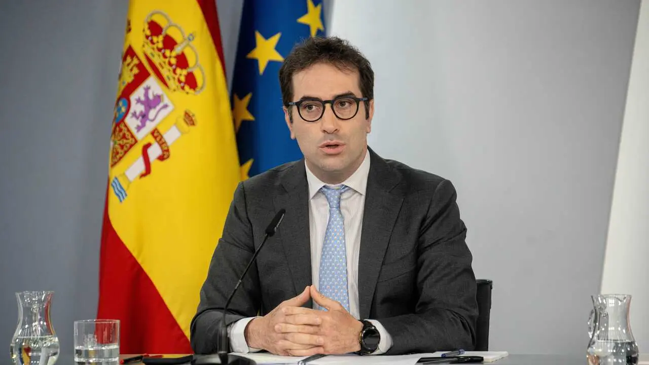 El vicepresidente primero y ministro de Econom&iacute;a, Comercio y Empresa, Carlos Cuerpo, este lunes en la rueda de prensa tras el Consejo de Ministros.