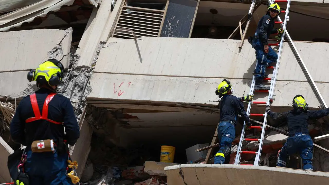 28 June 2026, Venezuela, La Guaira: Rescue workers from the German Federal Agency for Technical Relief (THW) conduct search and rescue operations in La Guaira a few days after the earthquakes that shook Venezuela. Photo: Javier Campos/dpa