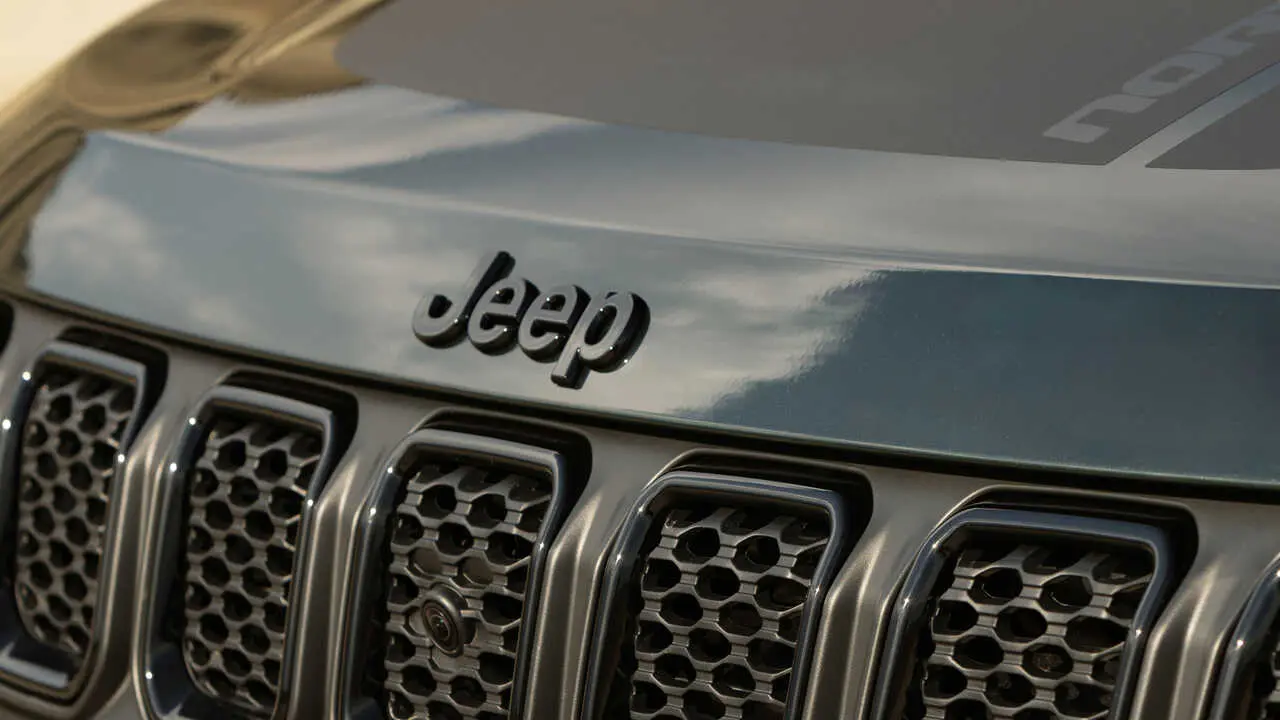 Archivo - Frontal veh&iacute;culo Jeep