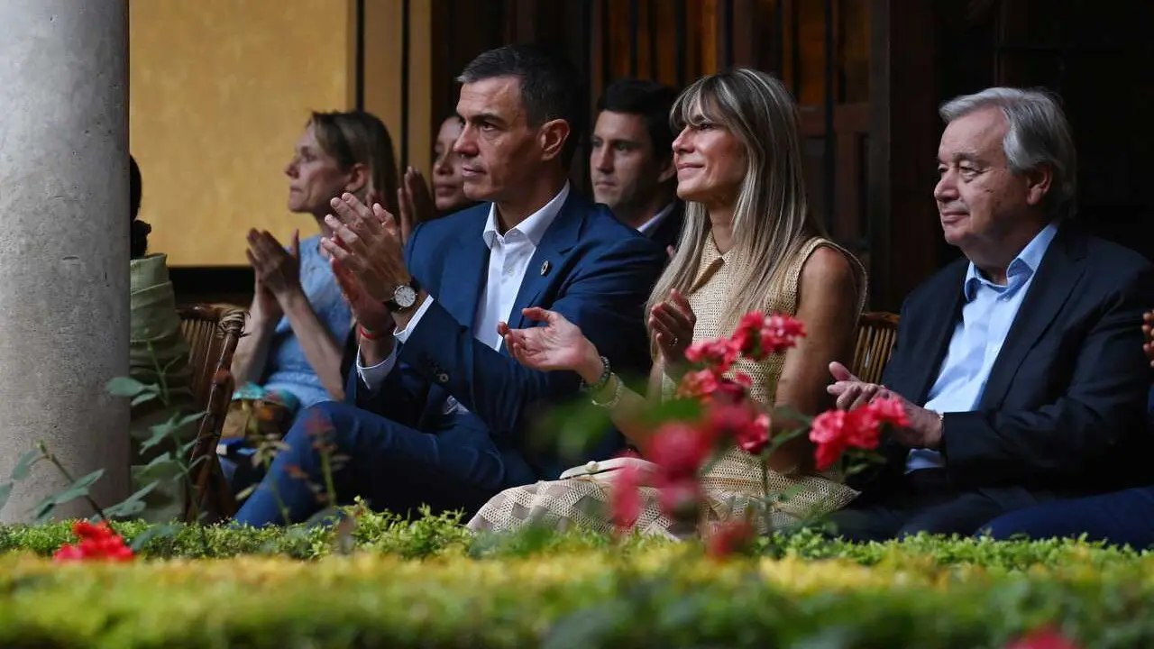 Archivo - El presidente del Gobierno, Pedro S&aacute;nchez, y su mujer Bego&ntilde;a G&oacute;mez, durante la inauguraci&oacute;n de la IV Conferencia Internacional para la Financiaci&oacute;n al Desarrollo de la ONU, a 30 de junio de 2025, en Sevilla, Andaluc&iacute;a (Espa&ntilde;a).