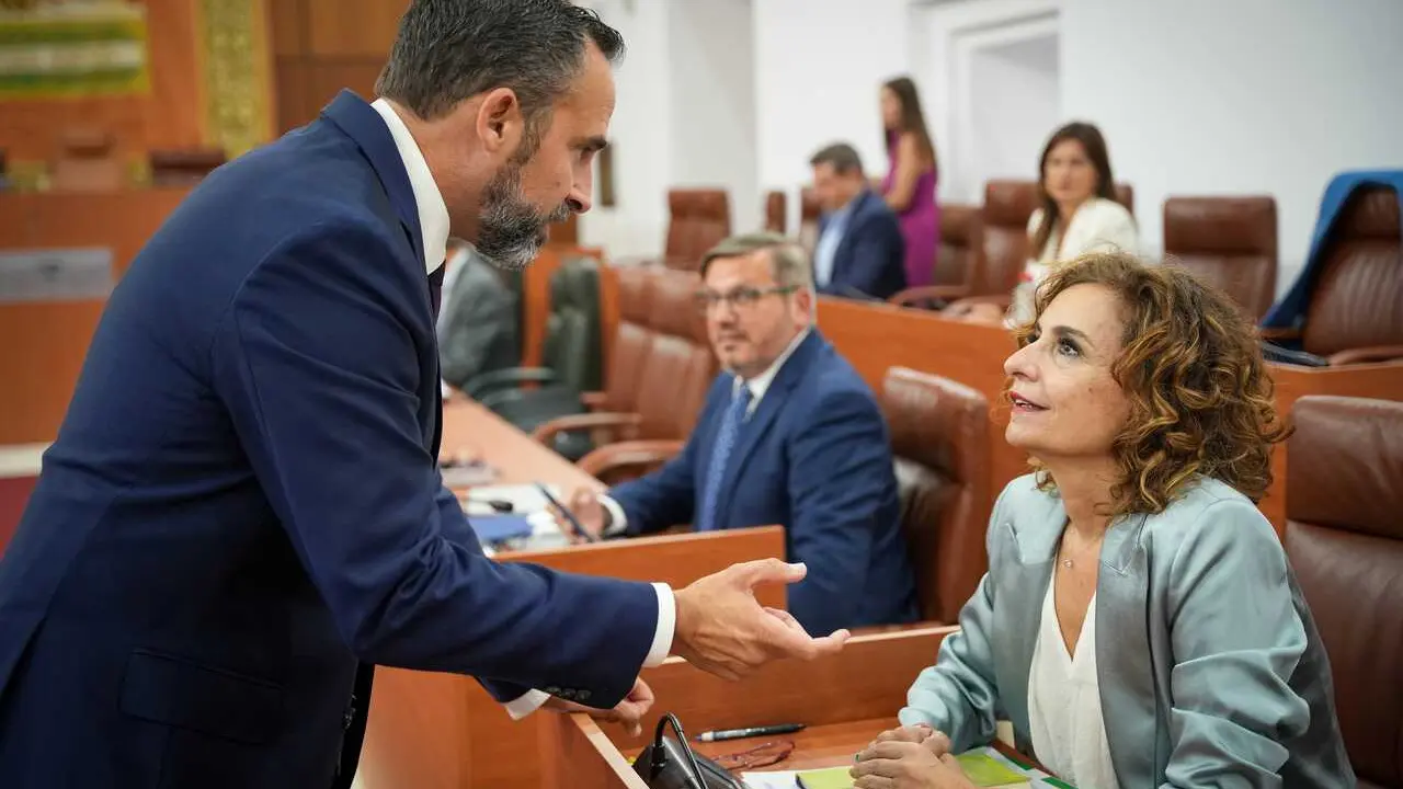 La secretaria general del PSOE-A y portavoz del Grupo Parlamentario socialista, Mar&iacute;a Jes&uacute;s Montero, ocupa su esca&ntilde;o antes de intervenir en la segunda jornada del debate de investidura con las replicas de los portavoces de los cinco grupos parlamentarios.