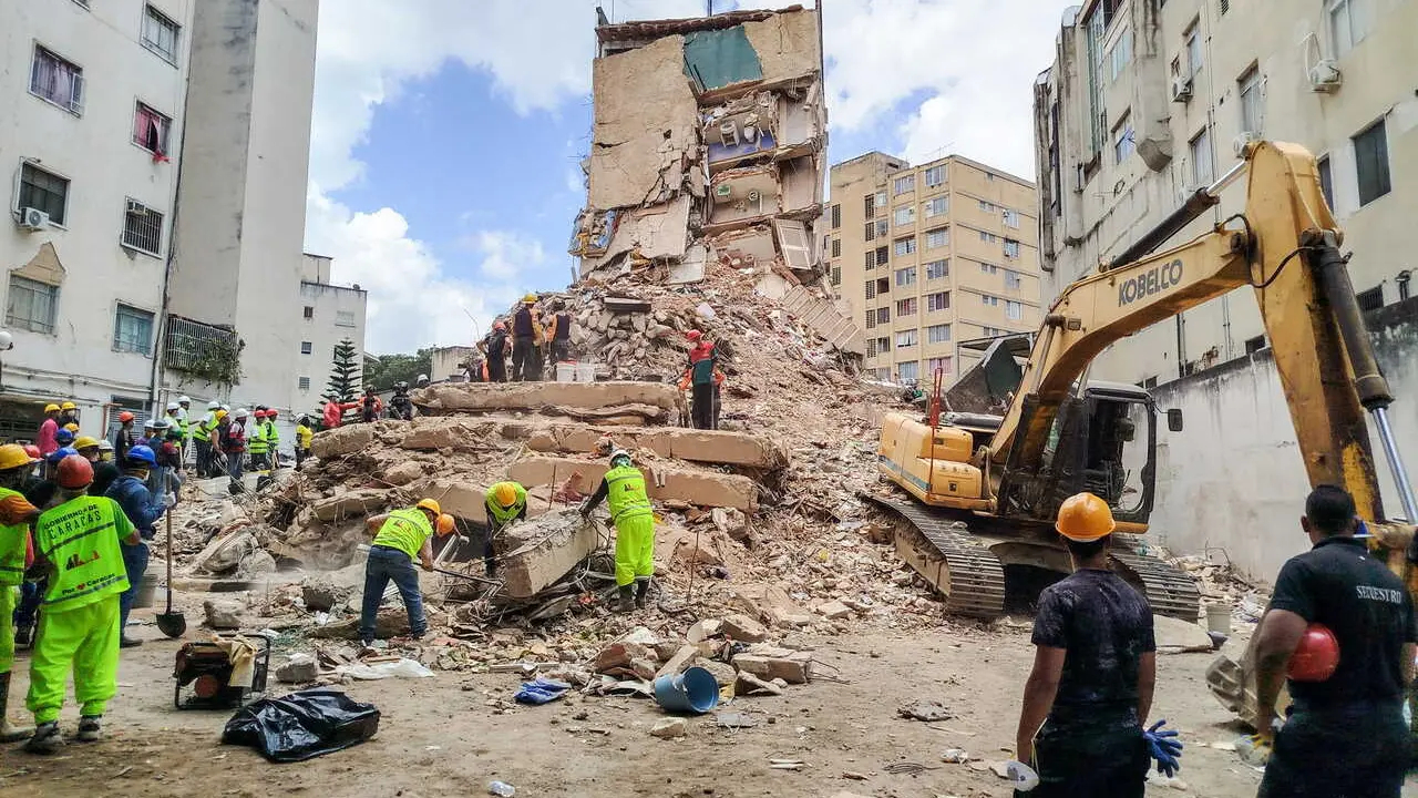 VENEZUELA, CARACAS - JUNE 29, 2026: First responders clear debris after the June 24 earthquakes. Iris Estrada/TASS