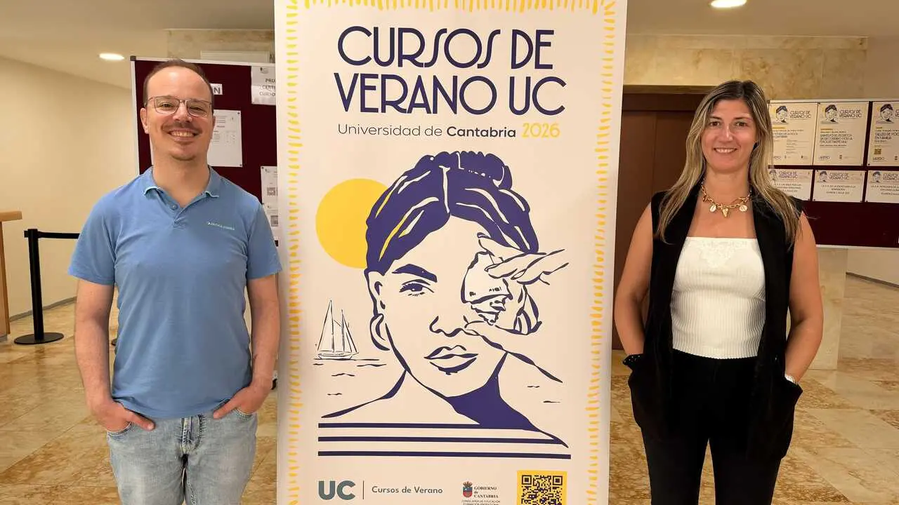 Luc&iacute;a Lav&iacute;n y Camilo Palazuelos, directores del curso, en la Escuela Oficial de Idiomas de Laredo.