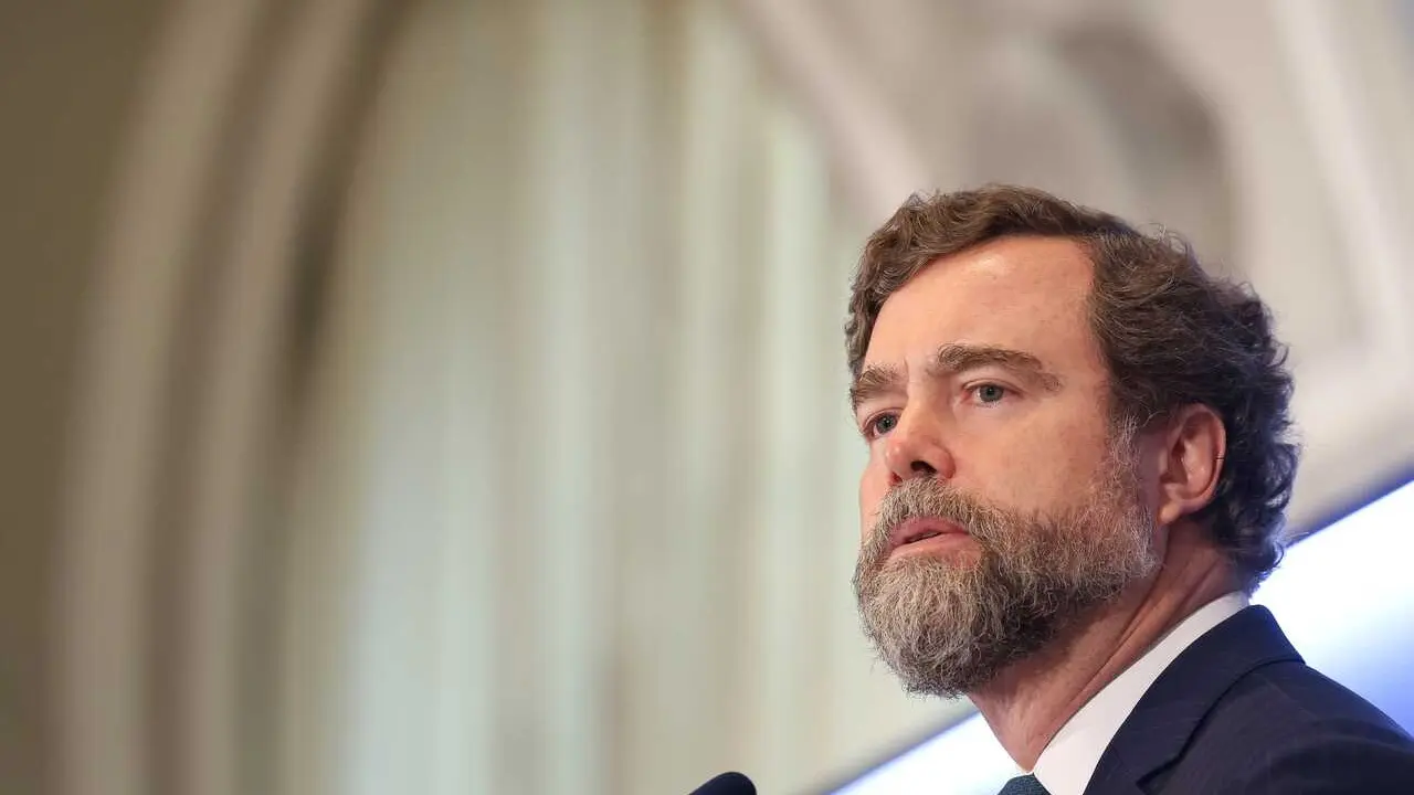 Archivo - El presidente de la plataforma Atenea, Iv&aacute;n Espinosa de los Monteros, interviene en un desayuno de Nueva Econom&iacute;a F&oacute;rum, en el Hotel Mandar&iacute;n Oriental Ritz, a 12 de noviembre de 2025, en Madrid (Espa&ntilde;a).