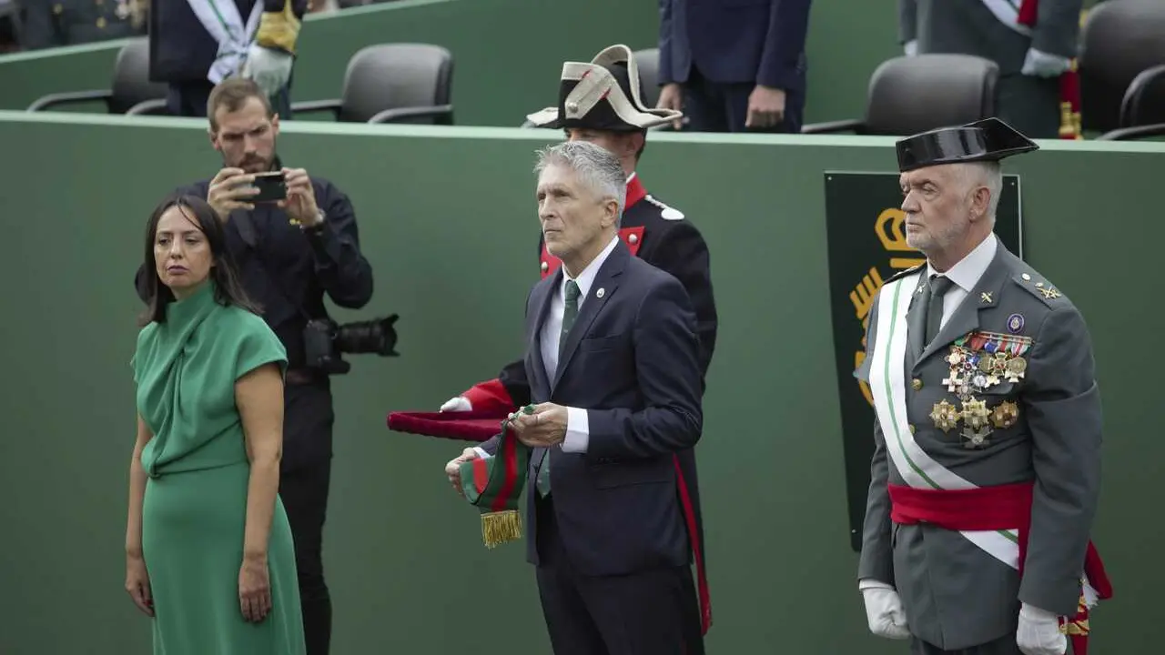 Archivo - La directora general de la Guardia Civil, Mercedes Gonz&aacute;lez , y el ministro del Interior, Fernando Grande-Marlaska, junto al DAO de la Guardia Civil, Manuel Llamas