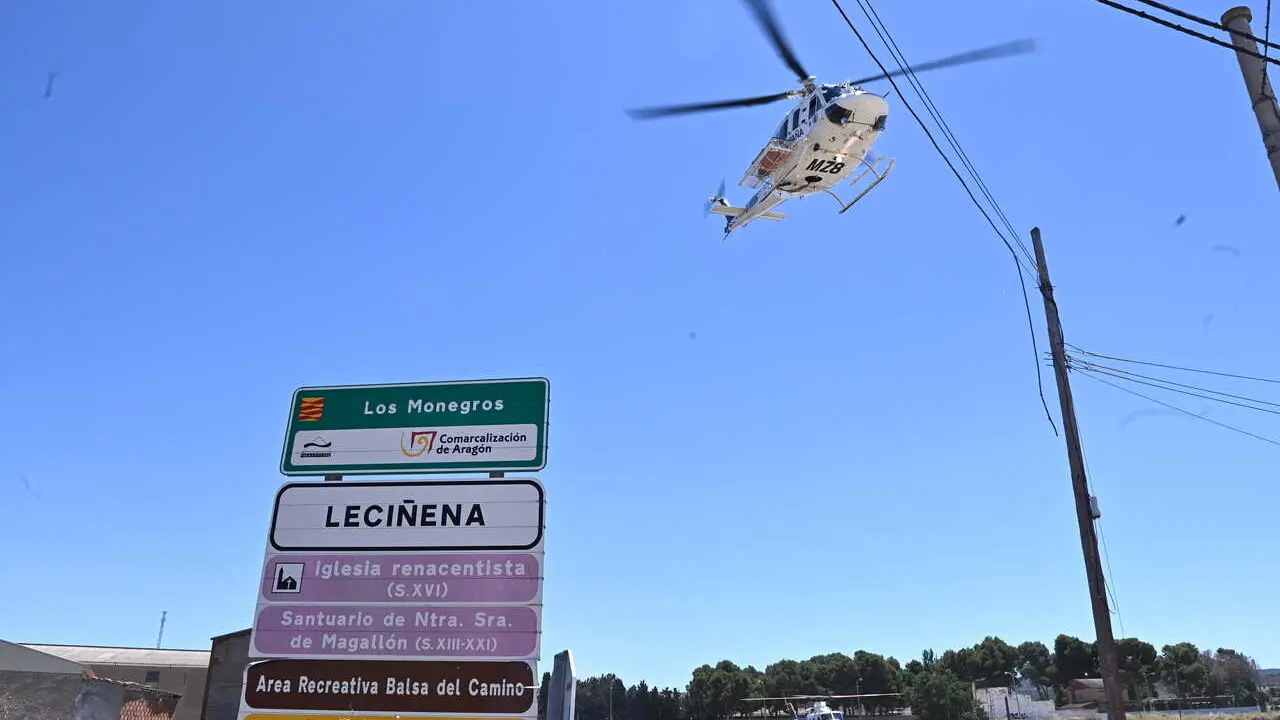 Un helic&oacute;ptero trabaja en el incendio de Leci&ntilde;ena, a 2 de julio de 2026, en Zaragoza, Arag&oacute;n (Espa&ntilde;a). 