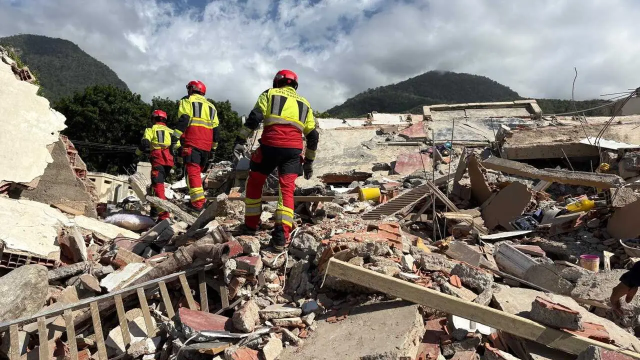 Bomberos del CPEI de Badajoz trabajan en labores de rescate en Venezuela