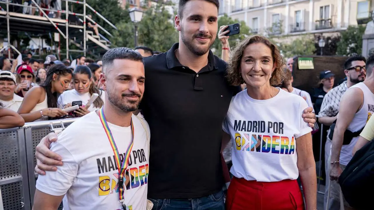 La portavoz del PSOE en el Ayuntamiento de Madrid, Reyes Maroto, durante el preg&oacute;n del Orgullo de Madrid 2026 (MADO 2026), en la plaza Pedro Zerolo, a 1 de julio de 2026, en Madrid (Espa&ntilde;a).