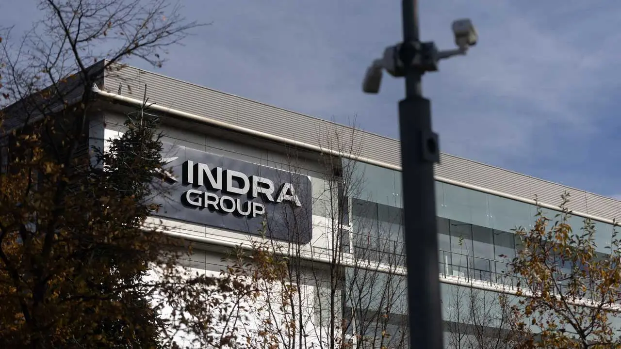Archivo - Fachada de la sede de Indra, a 25 de noviembre de 2025, en Alcobendas, Madrid (Espa&ntilde;a).
