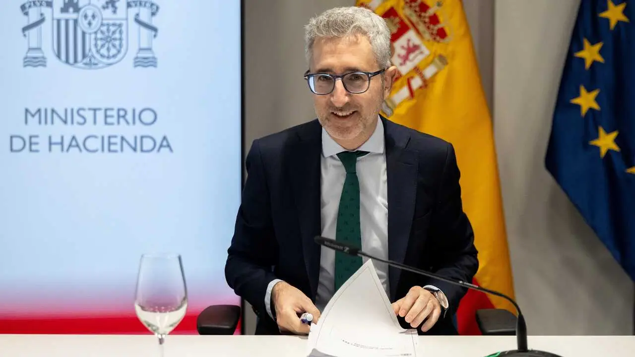 El ministro de Hacienda, Arcadi Espa&ntilde;a, ofrece una rueda de prensa tras una reuni&oacute;n del Consejo de Pol&iacute;tica Fiscal y Financiera (CPFF) en el Ministerio de Hacienda, a 6 de julio de 2026, en Madrid (Espa&ntilde;a). El Ministerio convoca este lunes a las Comunidad