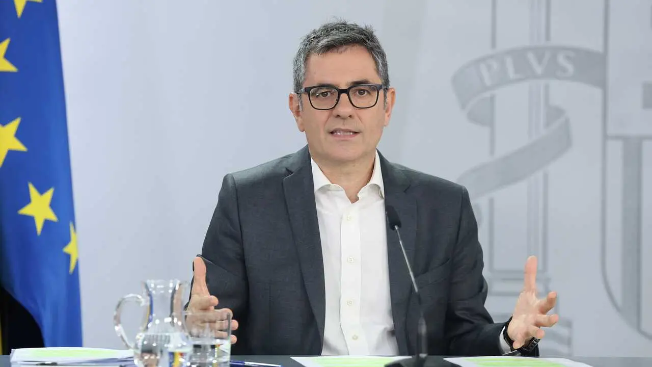 El ministro de Presidencia, Justicia y Relaciones con las Cortes, F&eacute;lix Bola&ntilde;os, durante una rueda de prensa tras el Consejo de Ministros, a 7 de julio de 2026, en Madrid (Espa&ntilde;a). 