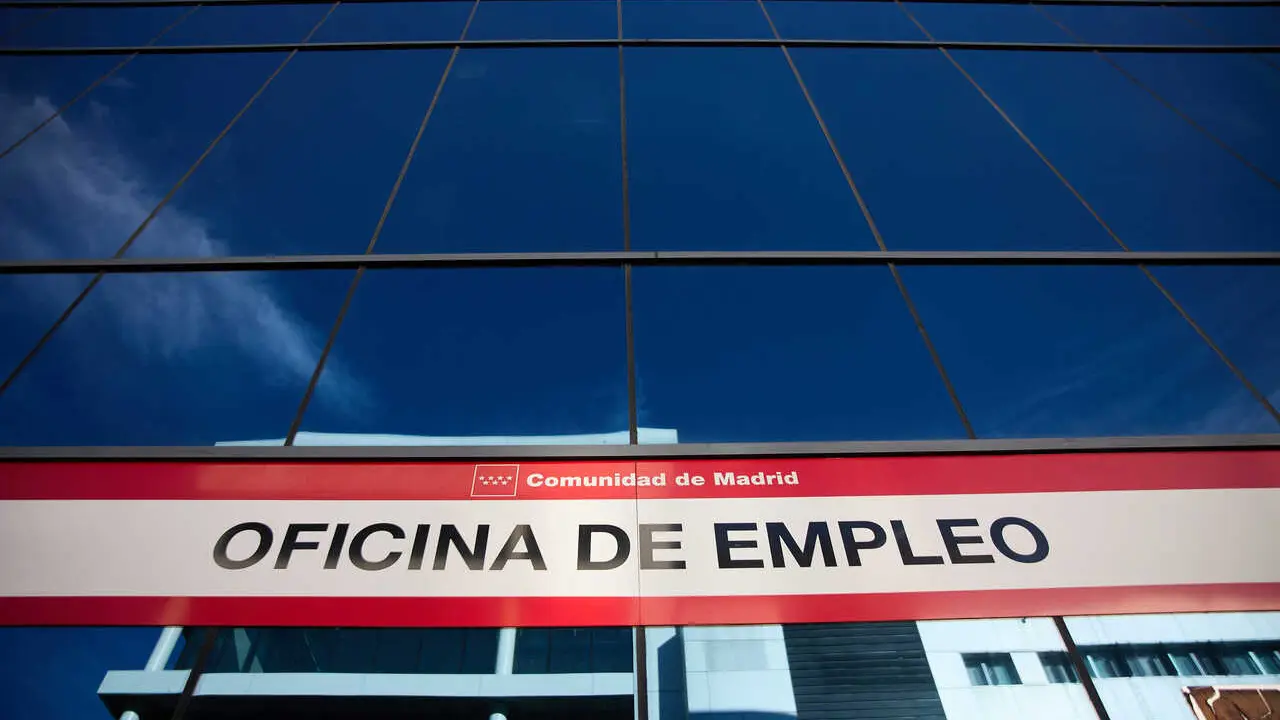 Archivo - Oficina del SEPE de la calle Miguel Yuste, a 2 de septiembre de 2022, en Madrid (Espa&ntilde;a). 