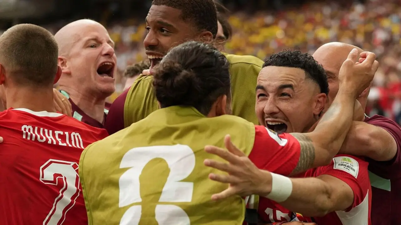 Suiza celebra su victoria ante Colombia