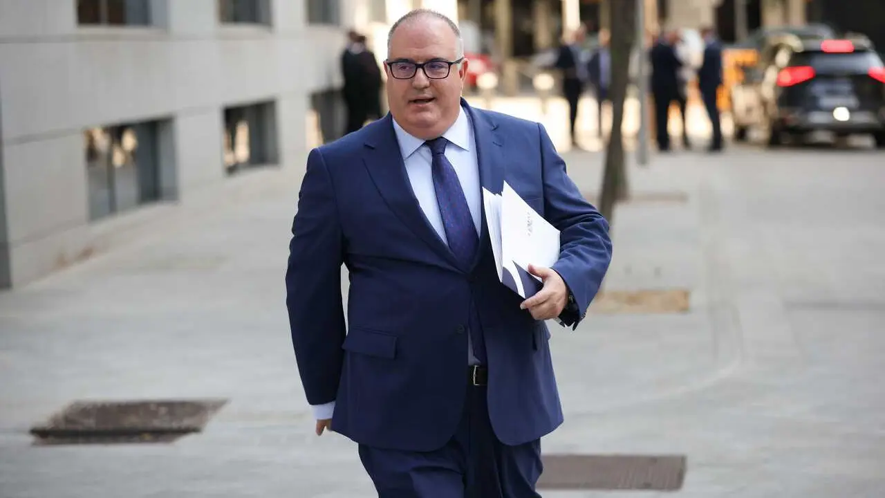 El abogado del ex comisario Villarejo, Antonio Jos&eacute; Garc&iacute;a Cabrera, a su llegada a la Audiencia Nacional, a 8 de julio de 2026, en Madrid (Espa&ntilde;a). 