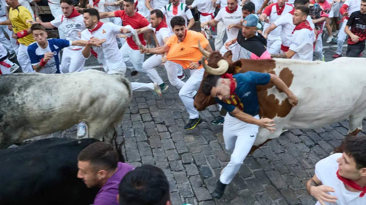 Segundo encierro de los Sanfermines de 2026, a 8 de julio de 2026, en Pamplona, Navarra (Espa&ntilde;a). Al igual que en las dos &uacute;ltimas ediciones, los toros de Cebada Gago protagonizan el segundo encierro de las fiestas de San Ferm&iacute;n.