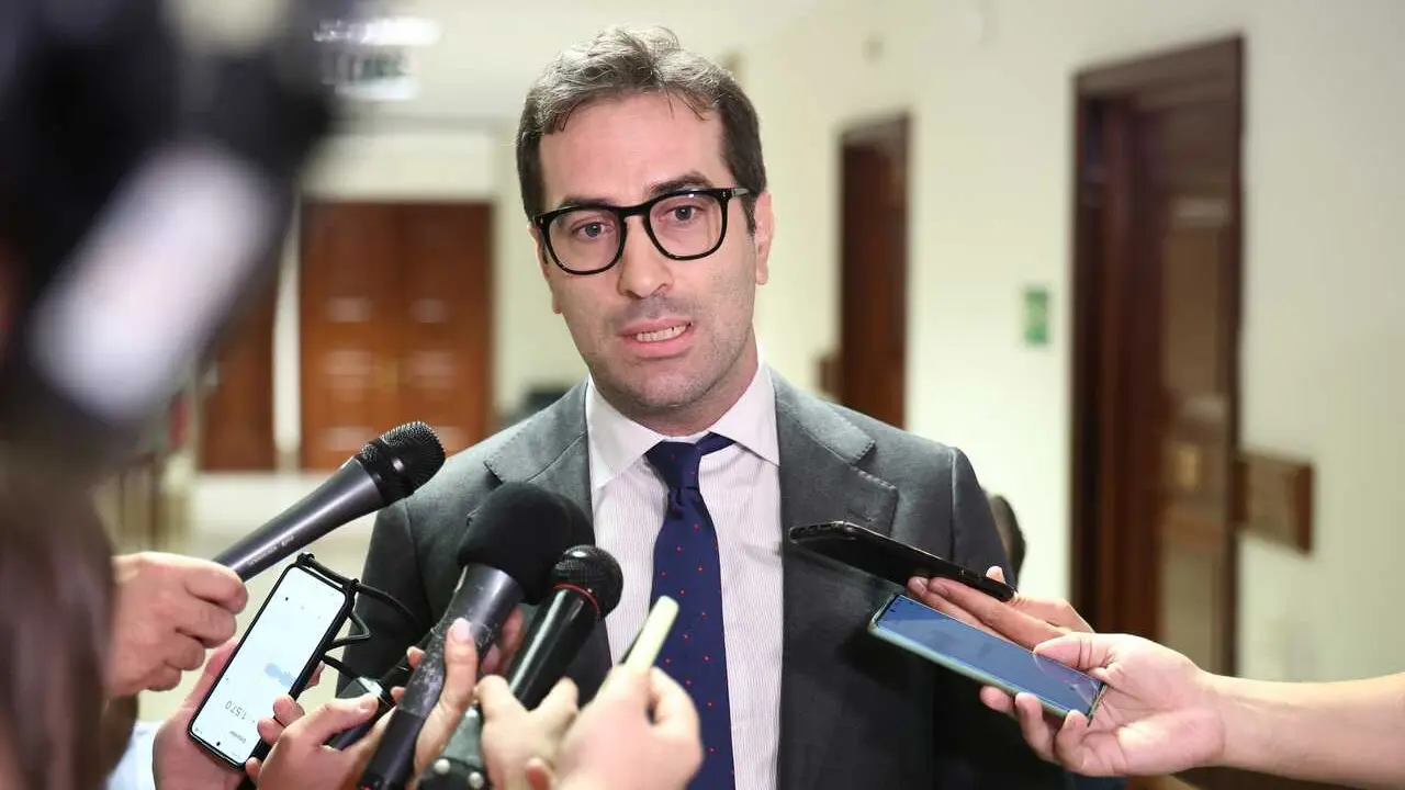 El vicepresidente primero del Gobierno y ministro de Econom&iacute;a, Comercio y Empresa, Carlos Cuerpo, durante la celebraci&oacute;n de la sesi&oacute;n extraordinaria de la Comisi&oacute;n Mixta para la Uni&oacute;n Europea, a 8 de julio de 2026, en Madrid (Espa&ntilde;a). Cuerpo comparece a p