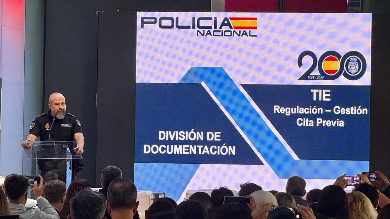 El Jefe de Secci&oacute;n de Documentaci&oacute;n de Extranjeros y Cita Previa, Juan Gabriel Zarza Mart&iacute;n, en el I Congreso de Extranjer&iacute;a del Colegio Oficial de Gestores Administrativos de Madrid (ICOGAM).