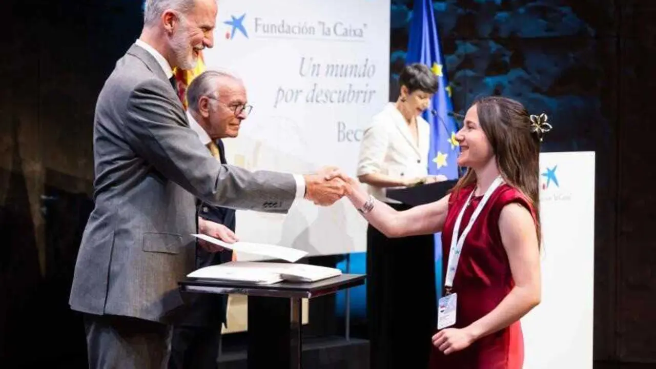 El Rey Felipe VI entrega de las becas de posgrado en el extranjero de la Fundaci&oacute;n la Caixa
