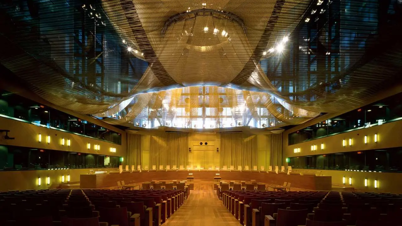 Archivo - La Gran Sala de vistas del Tribunal de Justicia de la UE (TJUE), con sede en Luxemburgo.