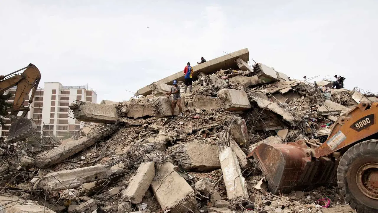 Un edificio derrumbado por los terremotos en Venezuela